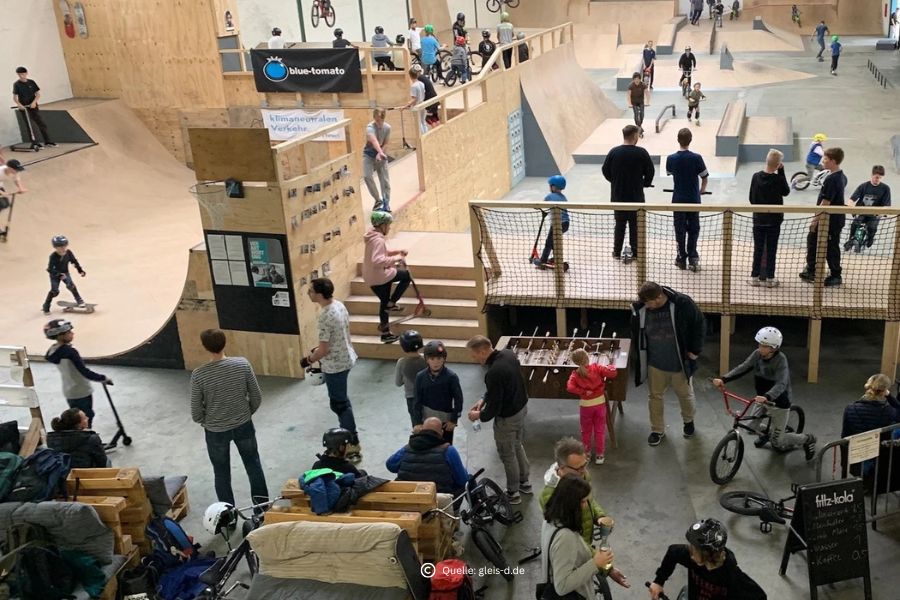 Mitternachtssport in der Skatehalle Gleis D